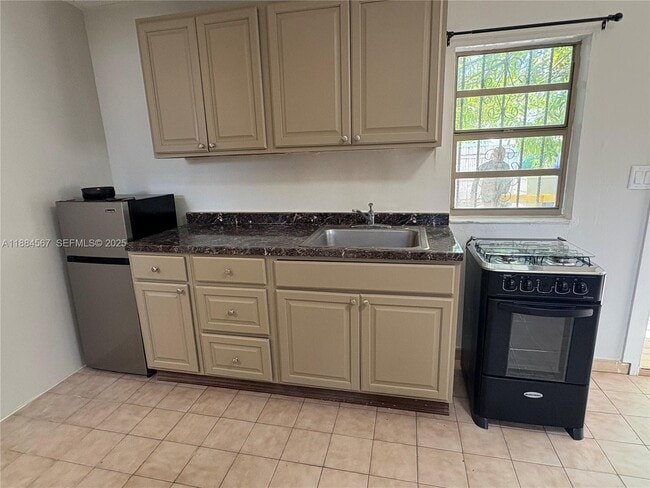 Photo - 2395 NW 4th St Unit 1