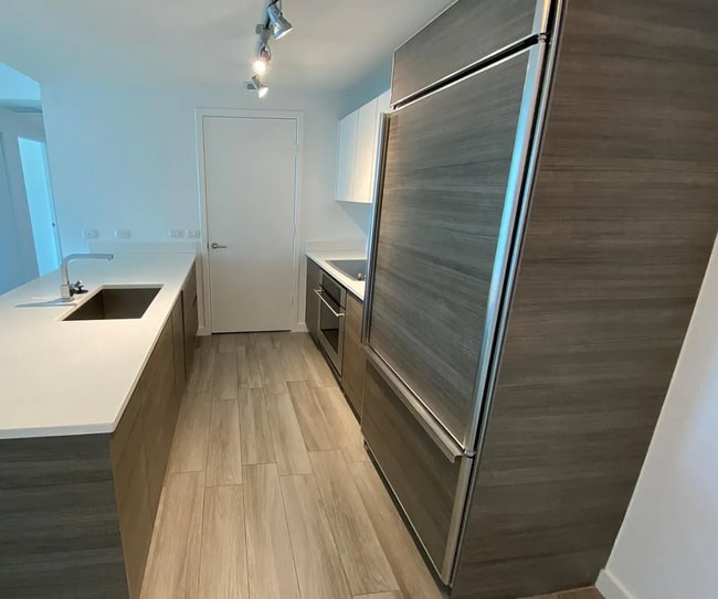 Building Photo - 1100 S Miami Ave Unit 3308