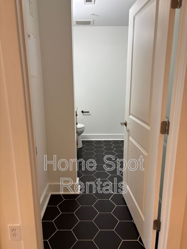 Photo - 925 Garrett St Unit #318