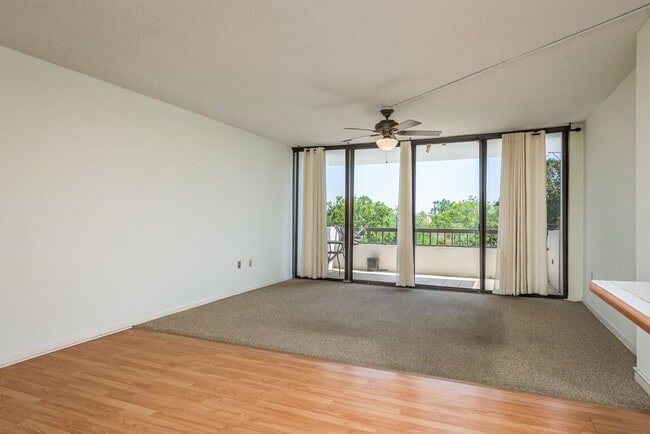 Photo - Harbor Oaks Place