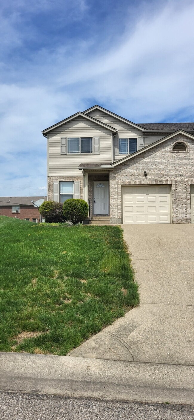 Photo - 3 Bed 2.5 Bath Townhome Unit 1