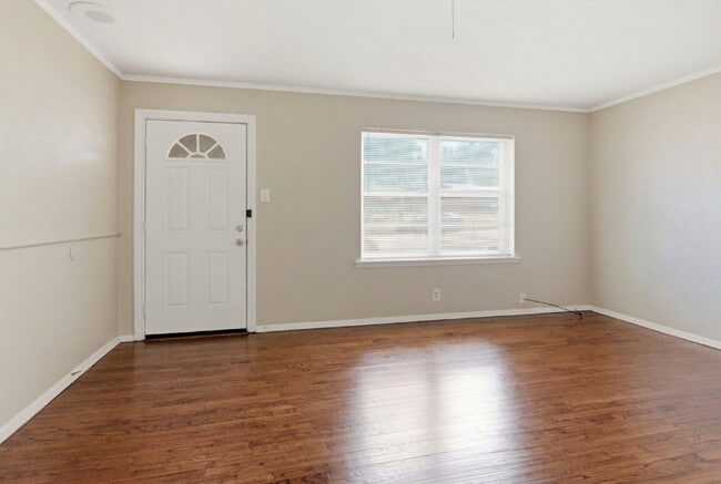 Photo - "Charming Home with an Expansive Backyard in a Convenient Fort Worth Location!"
