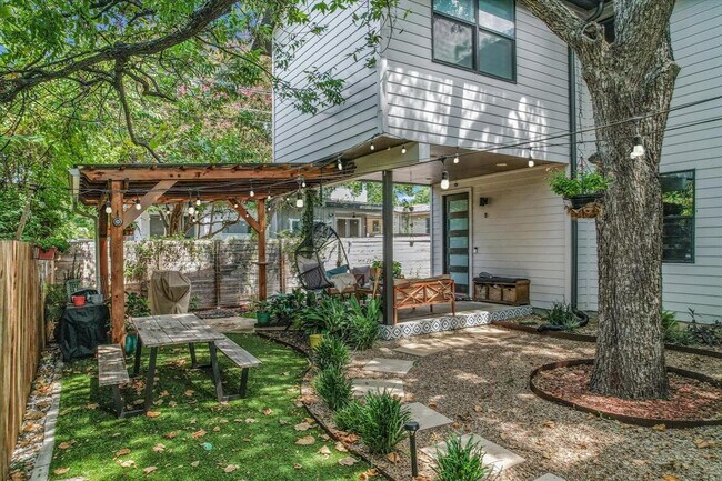 Photo - 2414 E Martin Luther King Jr Blvd Unidad A