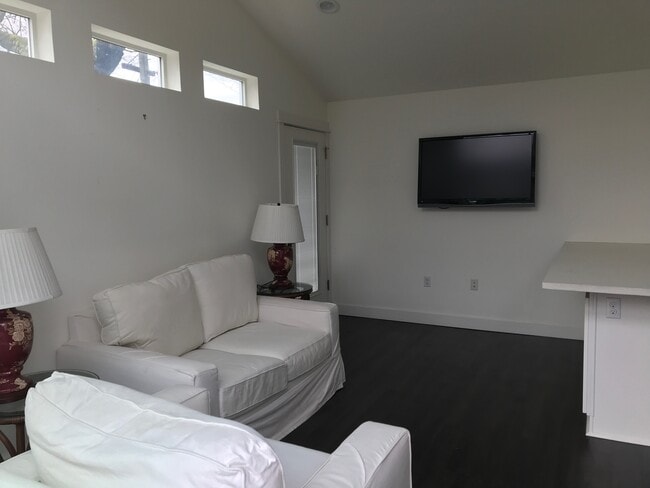 living room - 1912 F St Unit 1