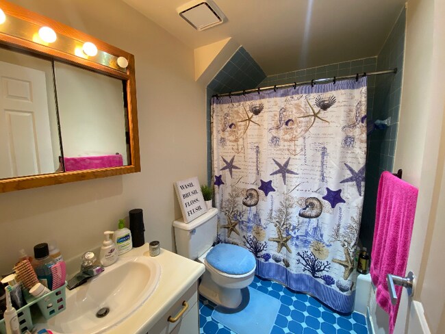 42 Worcester Sq Unit 4