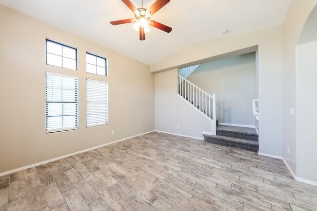 2432 W Dusty Wren Dr