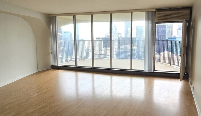 300 N State St Unit 5009