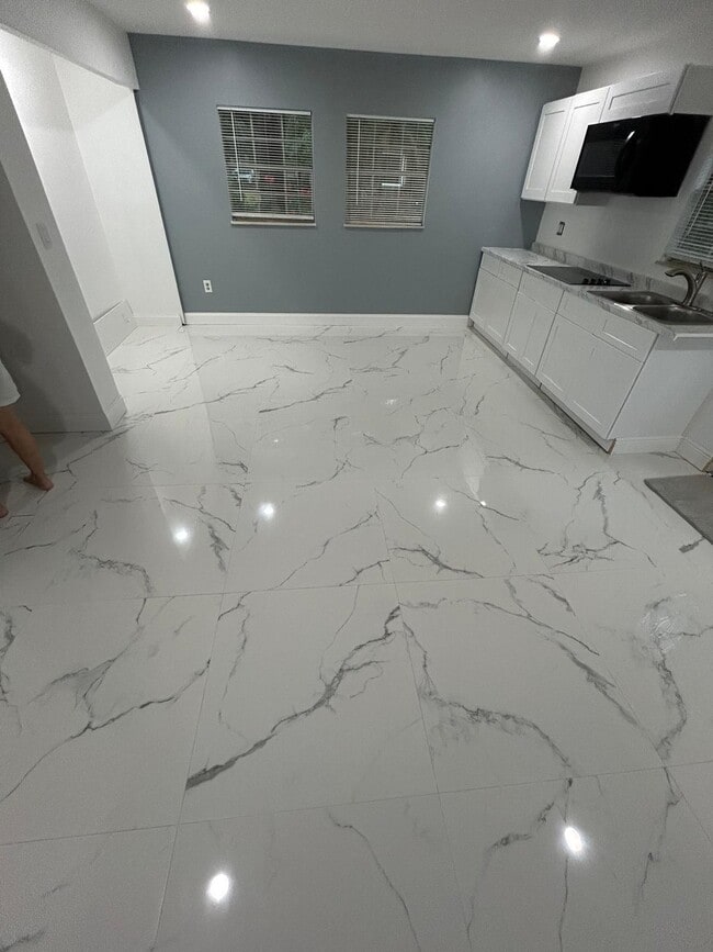 Photo - 935 34th Ave Apartment