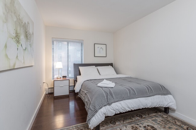 Photo - 18 E Springfield St Unit 1