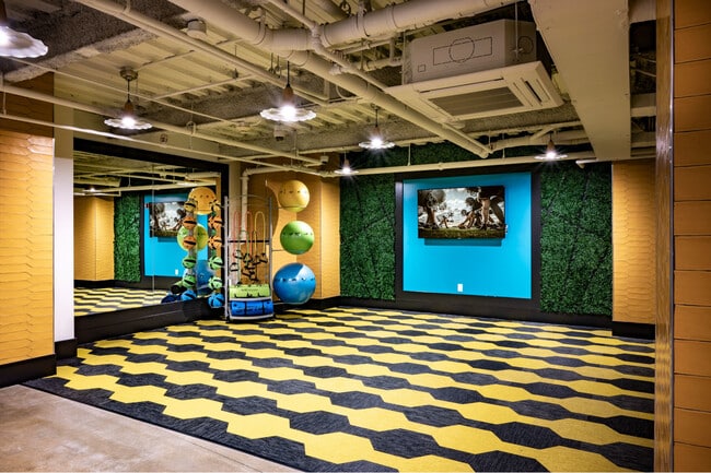 Photo - Halstead Burlington