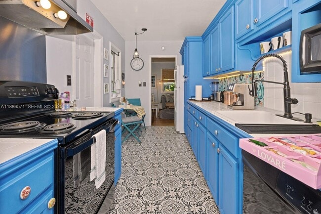 Building Photo - 1701 Fletcher St