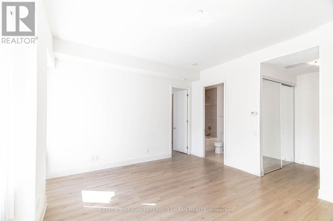 Photo - 111 St Clair Ave W Unité 1206