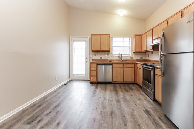 Photo - 4132 Luxembourg Cir E