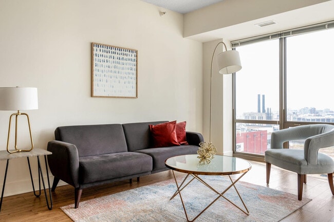Building Photo - 900 S Clark St Rental