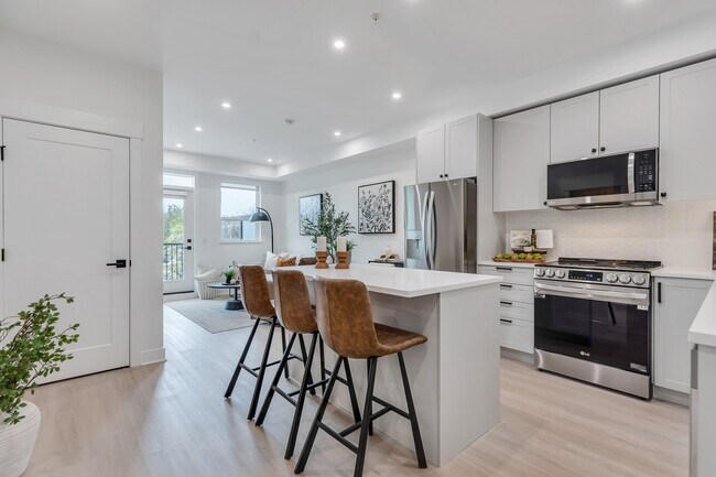 Photo - 20144-20186 86 Ave