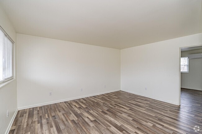 Building Photo - 209 N Woodland Dr Rental