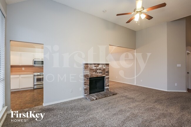 Photo - 136 Woodcreek Dr