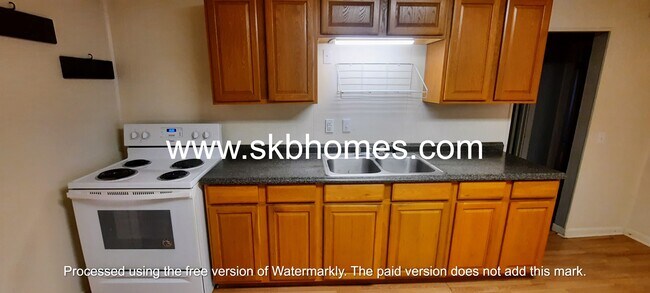 Photo - 609 W 10th St