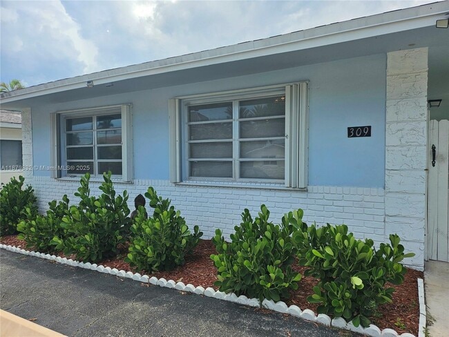 Building Photo - 309 SE 12th Ave Unit 1 Rental