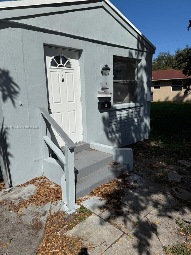 Building Photo - 2813 Dewey St Unit C