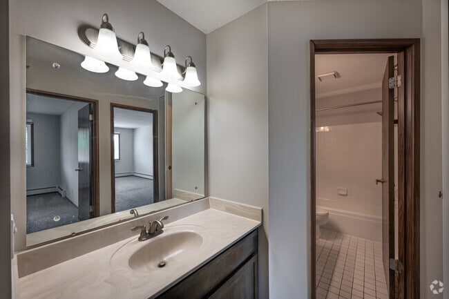 2BR, 1BA - 1,034SF - Bathroom