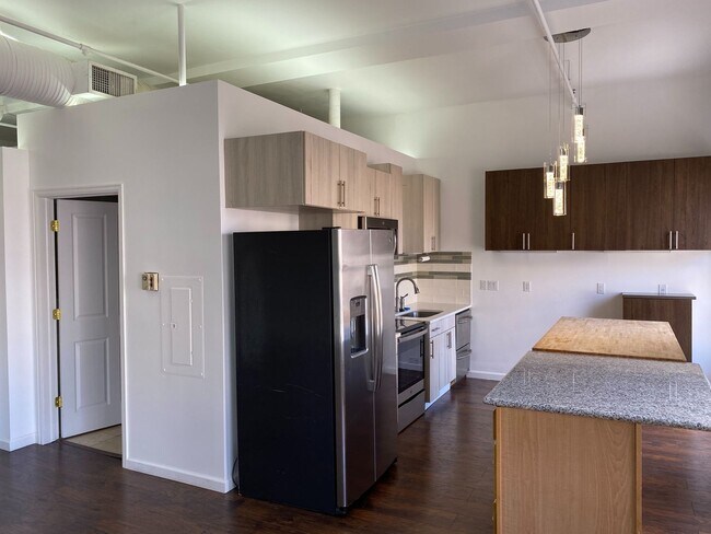 Photo - 1555 California St