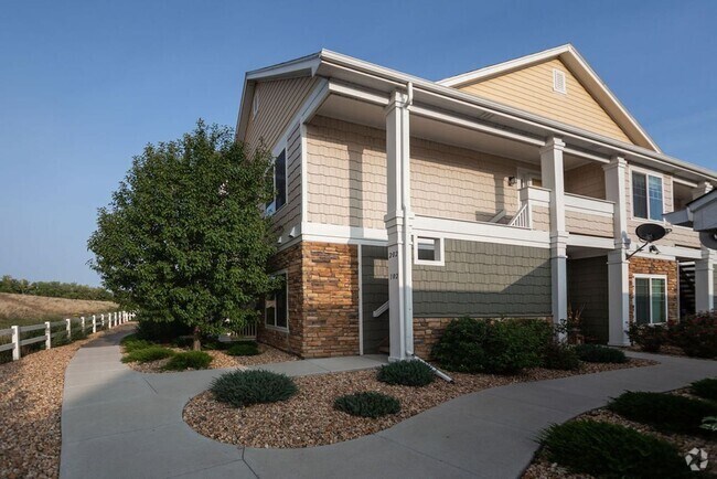 Building Photo - 4925 Hahns Peak Dr Unit 4925 Hahns Peak Drive Rental
