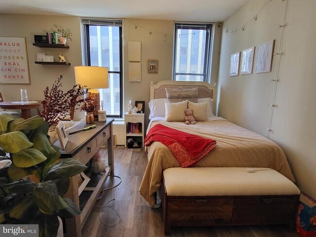 Photo - 135 S 19th St Unidad 1502