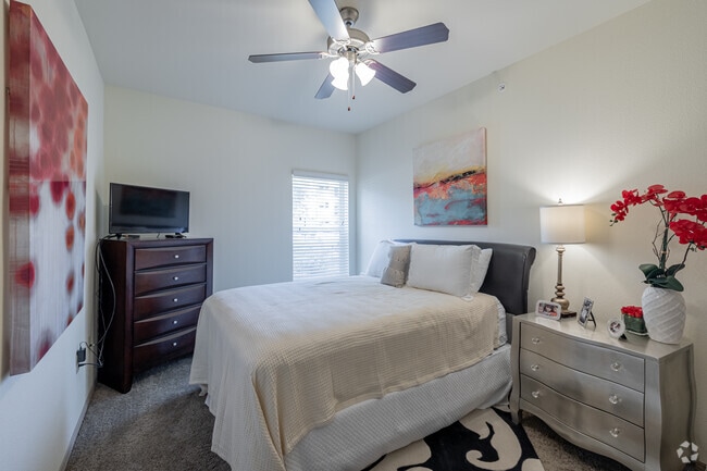 2BR, 1BA - 889SF - Second Bedroom