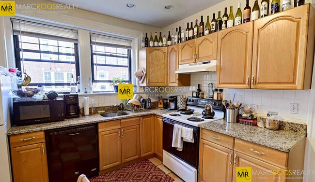 Building Photo - 54 Babcock St Unit 2