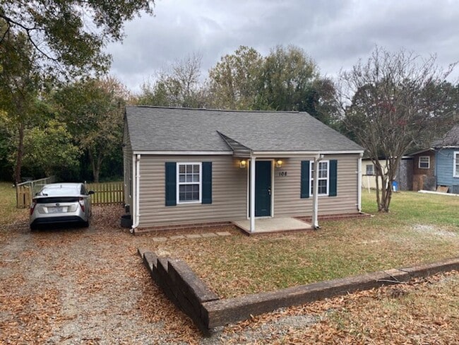 Building Photo - 1/2 MONTH OFF * 2-Bed 1 bath | 5 Minutes to Downtown)