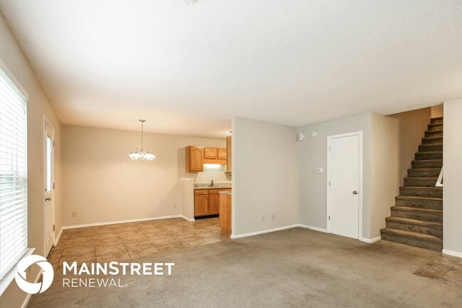 Photo - 2242 Collins Way