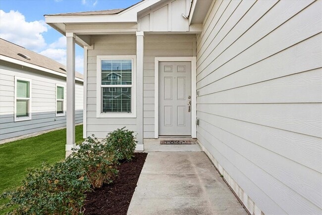 Photo - 304 Mica Trl