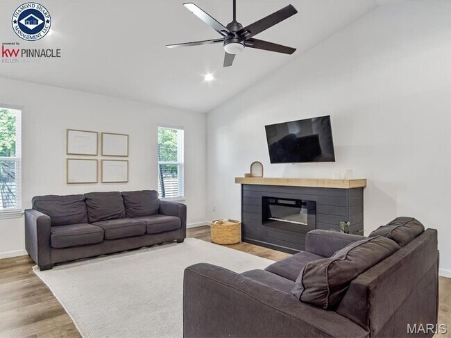 1159 Lear Ln