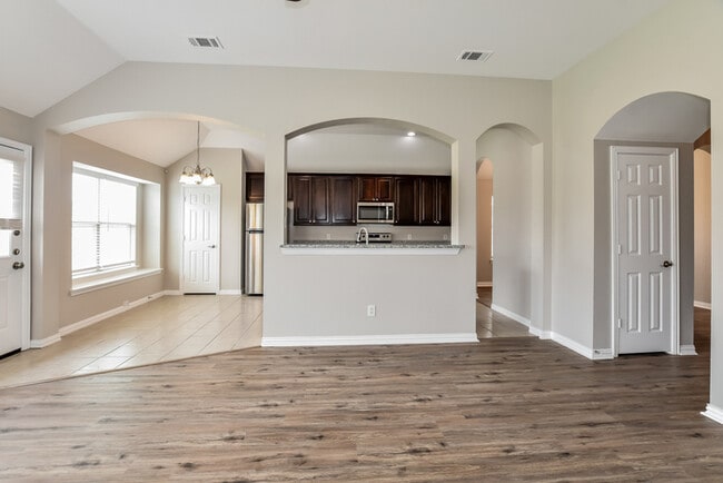 Photo - 610 Fox Glen Dr
