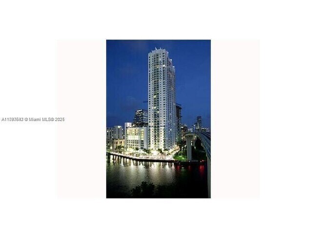 Building Photo - 31 SE 5th St Unit 1811 Rental