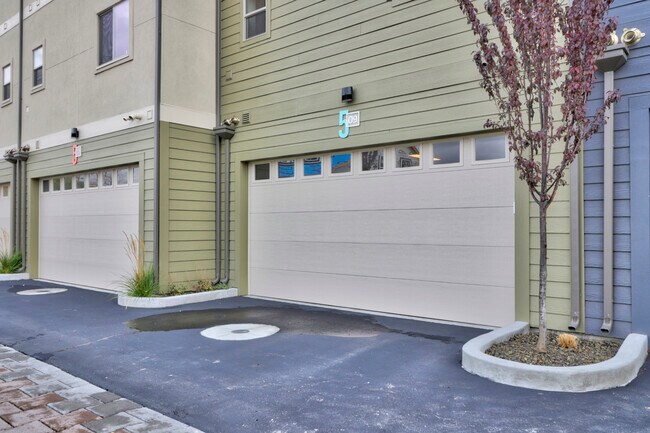 Photo - 509 E Trackstand Ln Townhome