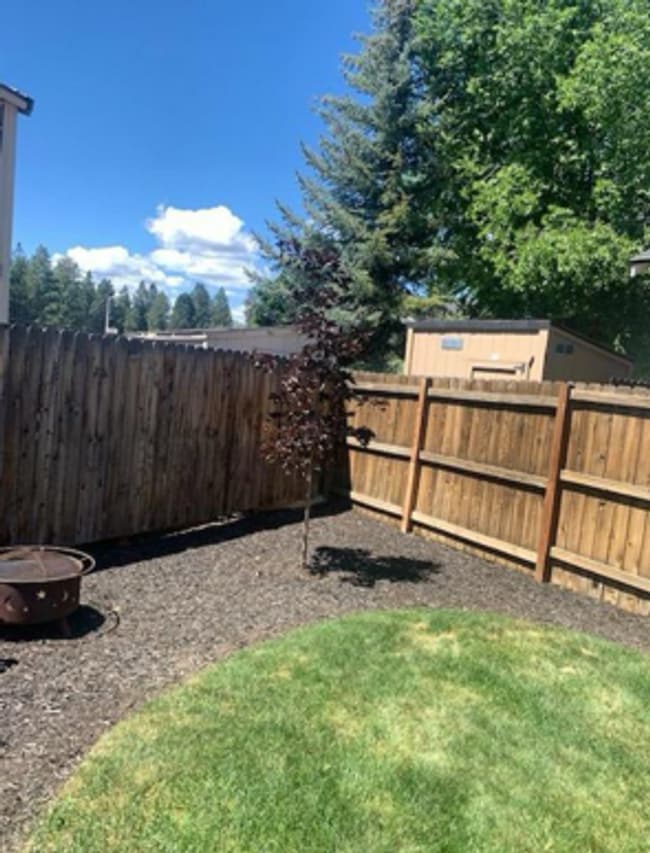 Building Photo - 61097 Larkspur Loop Unit #2 Rental
