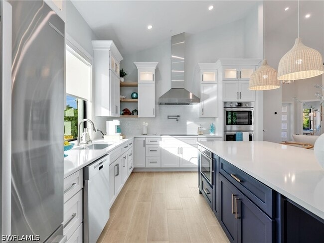 Photo - 685 6th Ave