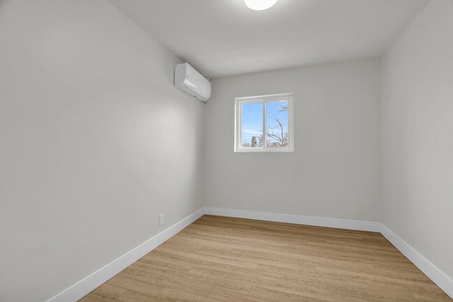 Photo - 1220 Hamilton St