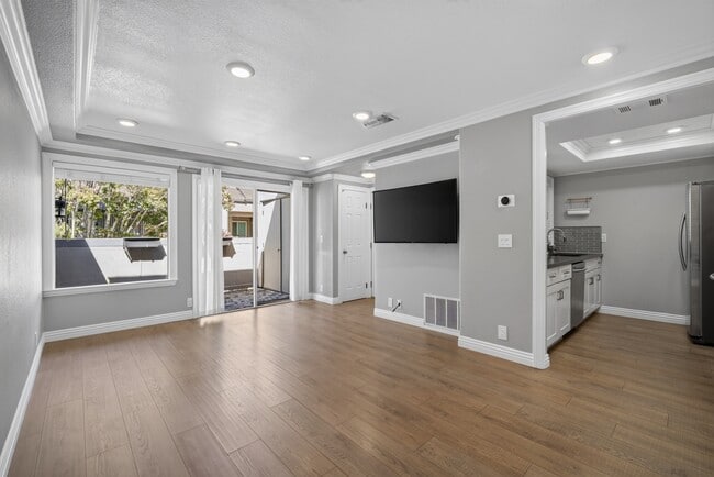 801 W California Ave