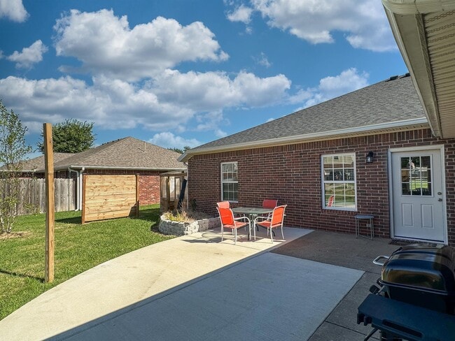 Photo - 691 N Meadowlands Dr