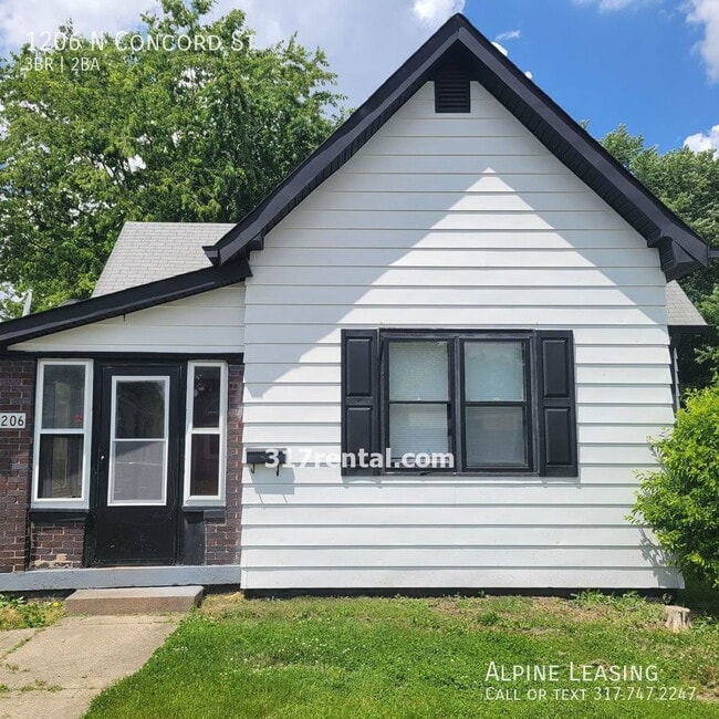 Building Photo - Near Westside 3BR/2BA House w/Garage!