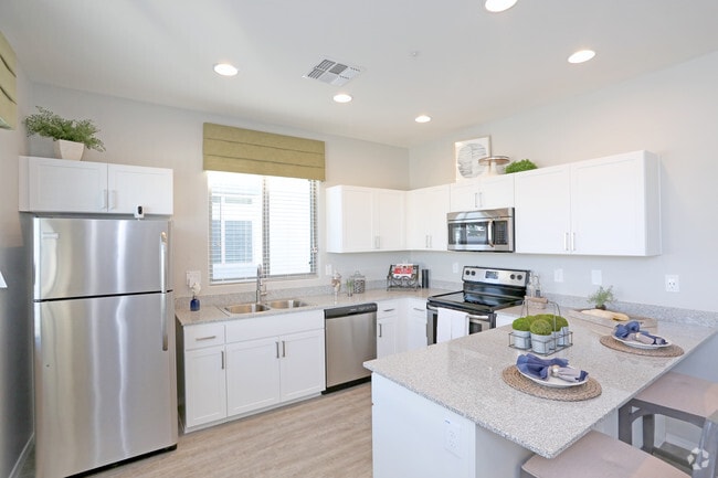 2BR, 2BA - 995 SF