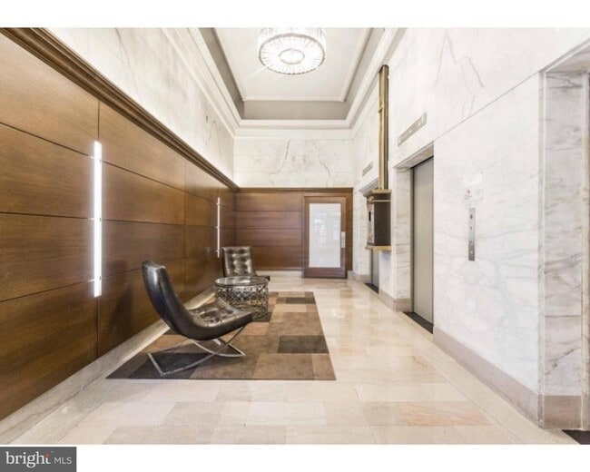 Building Photo - 1600 Walnut St Unit 1005