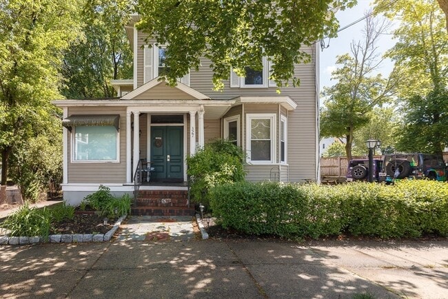 Photo - 327 Lafayette St Unidad #2