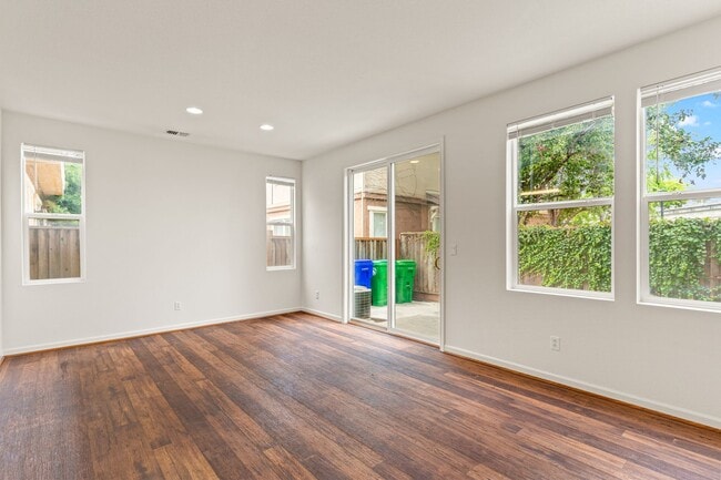 Photo - Modern 5 Bed Home with Office, AC, Garage,...