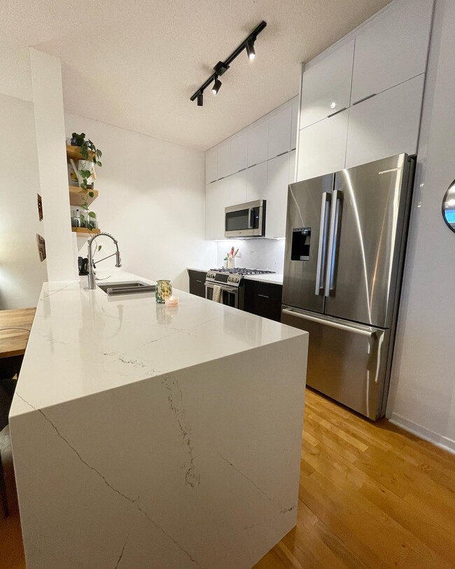 Photo - 1546 N Orleans St Unit 806