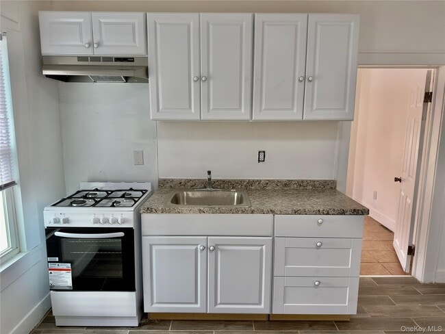 Photo - 104 Henry St