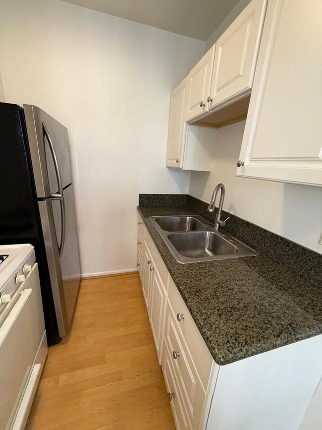 Building Photo - 1248 N Las Palmas Ave Rental